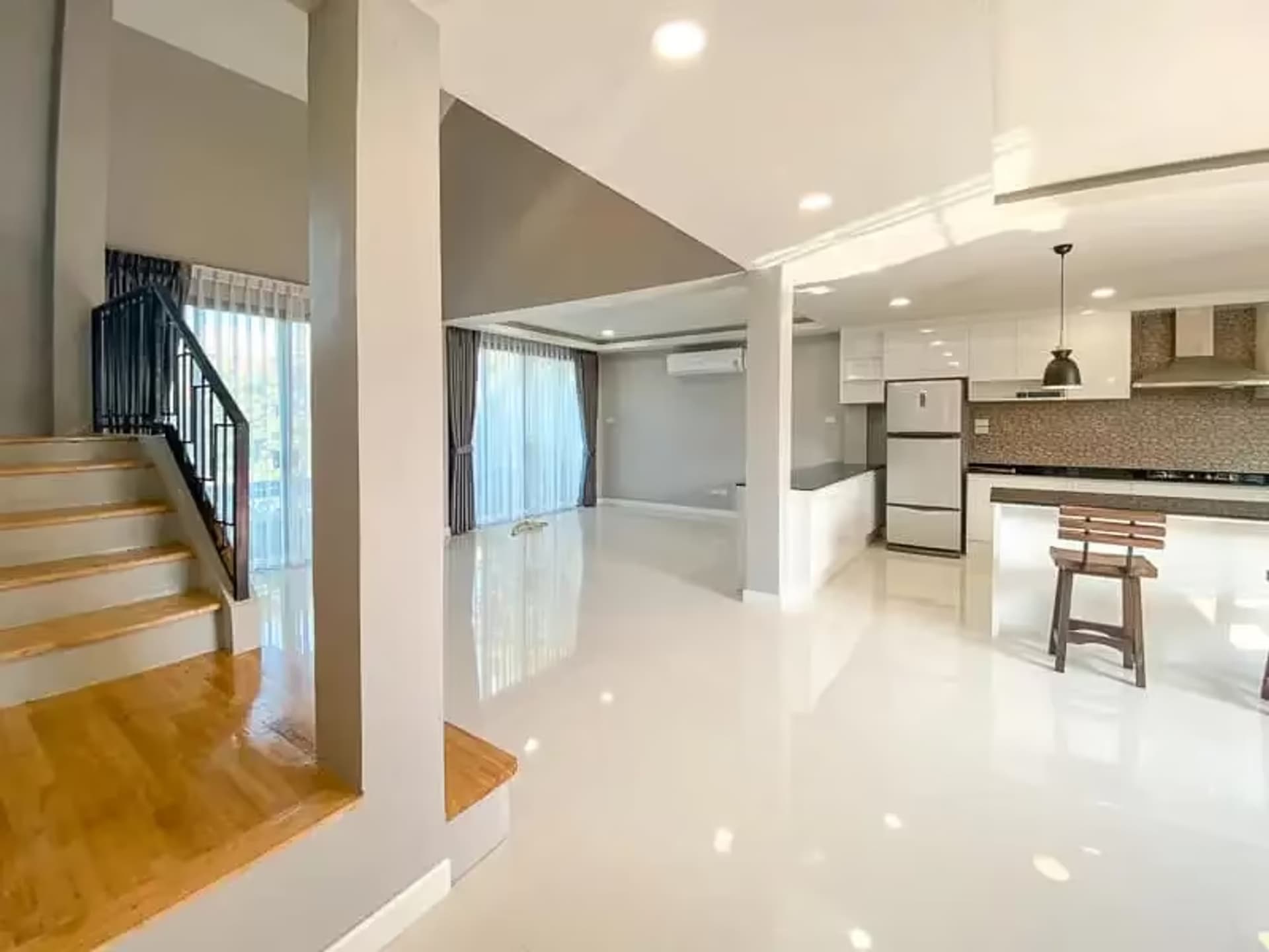 4 Bedroom House - Image 4