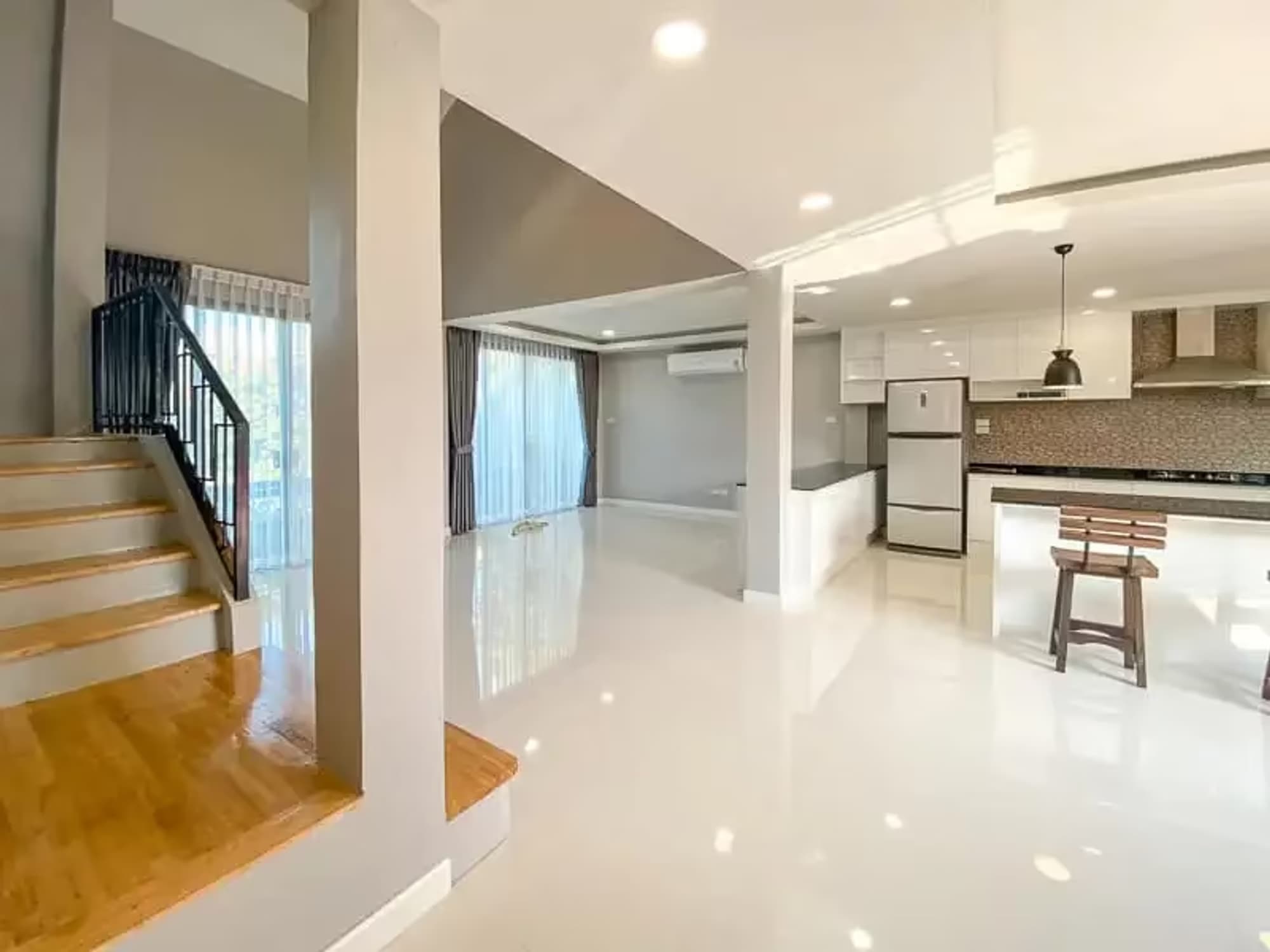 4 Bedroom House - Image 4