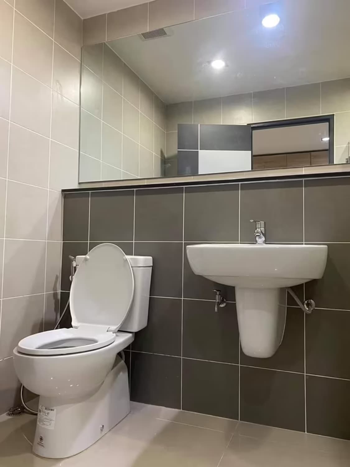 1 Bedroom Condo - Image 3