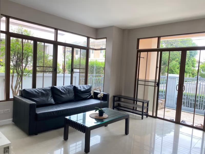 3 Bed House for Rent in Bang Phli