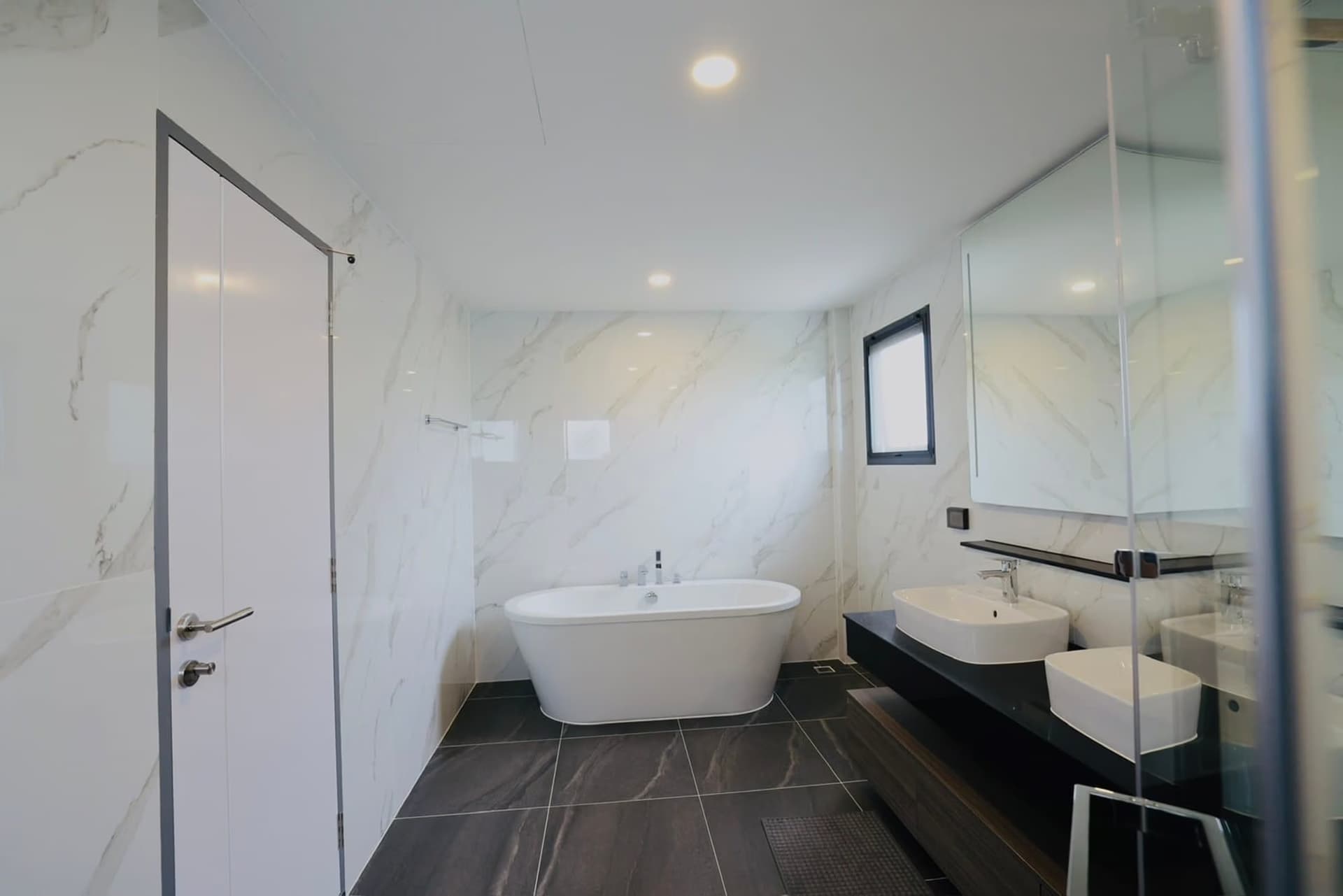 4 Bed House for Rent in Bang Phli - Image 6