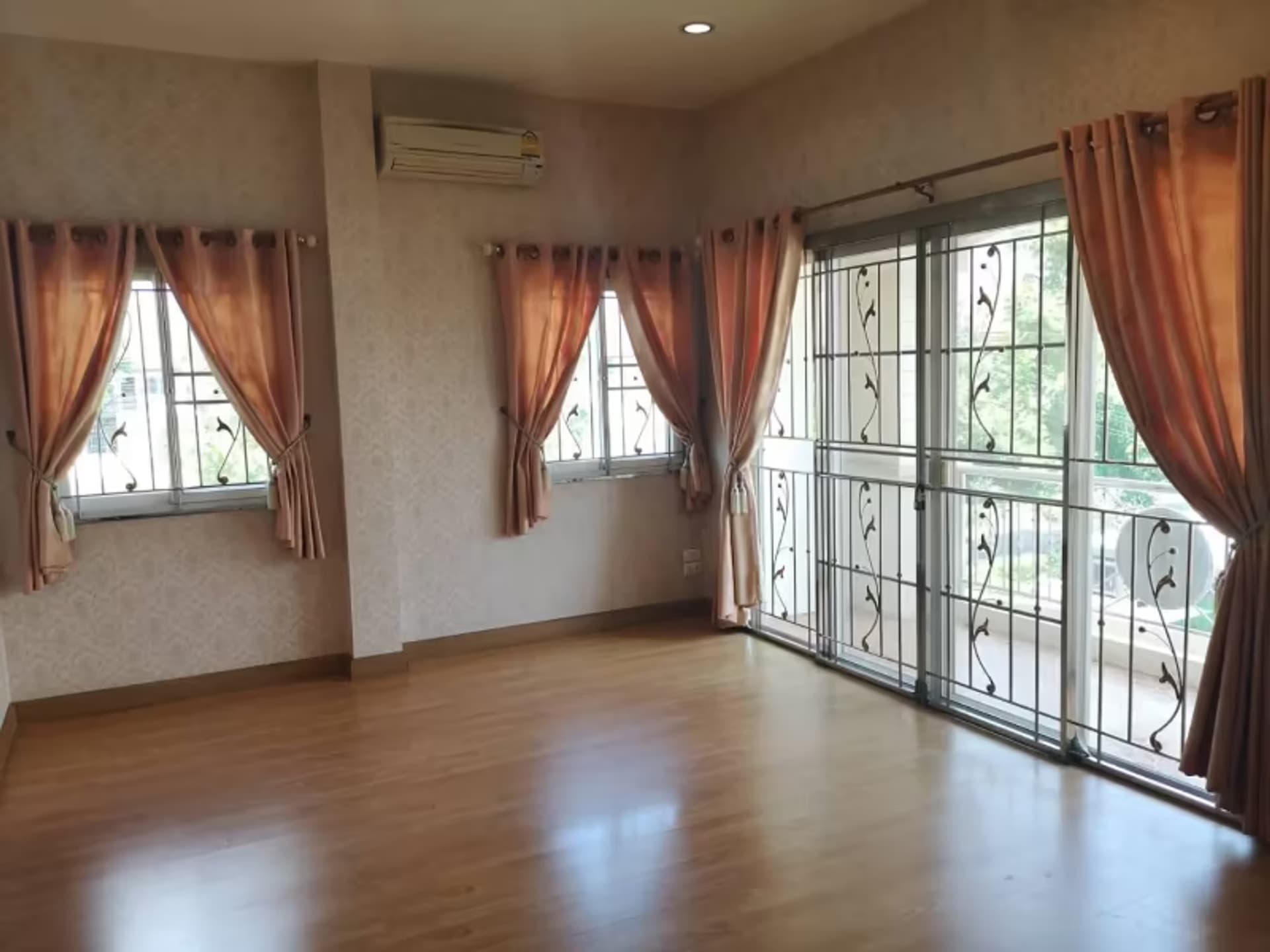 3 Bedroom House - Image 8