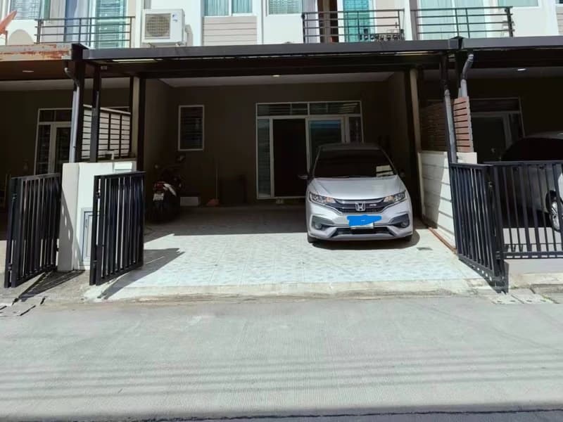 3 Bed Townhouse for Sale in Bang Phli