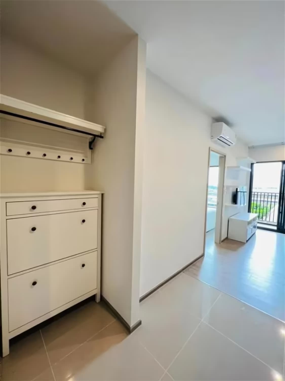 Condo for Rent at The Base Petchaburi-Thonglor - Image 2