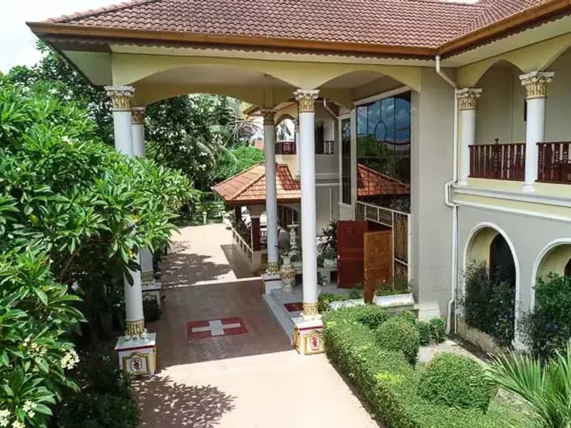 5 Bedroom House