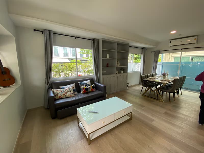 3 Bed Townhouse for Rent in Bang Phli
