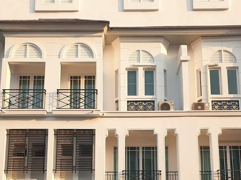 4 Bed Townhouse for Rent in Phra Khanong