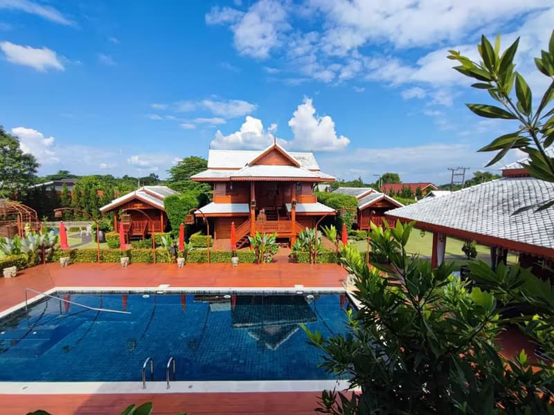 Lanna Resort with Swimming Pool