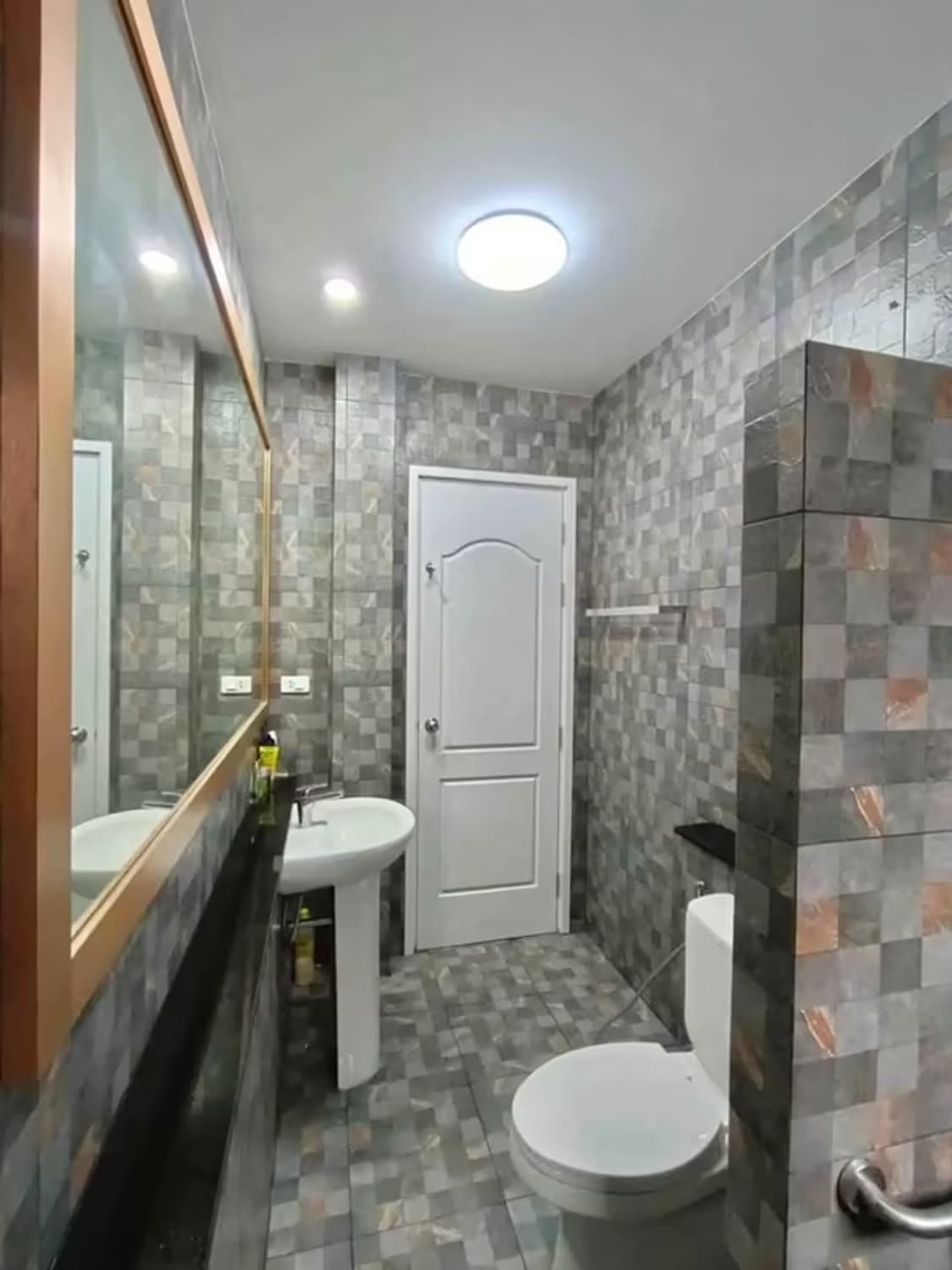 3 Bedroom House - Image 14