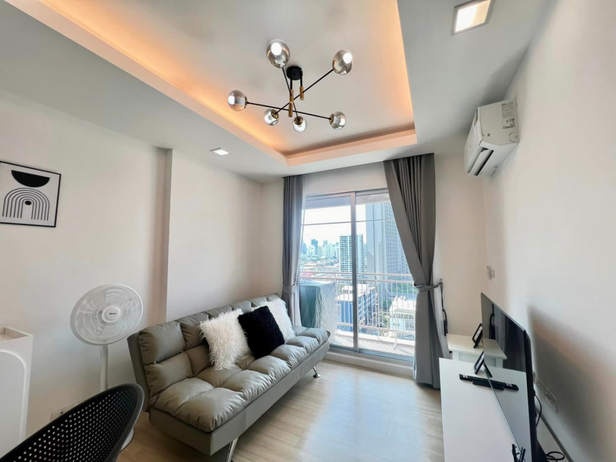1 Bed Condo for Rent in Huai Khwang - Image 2
