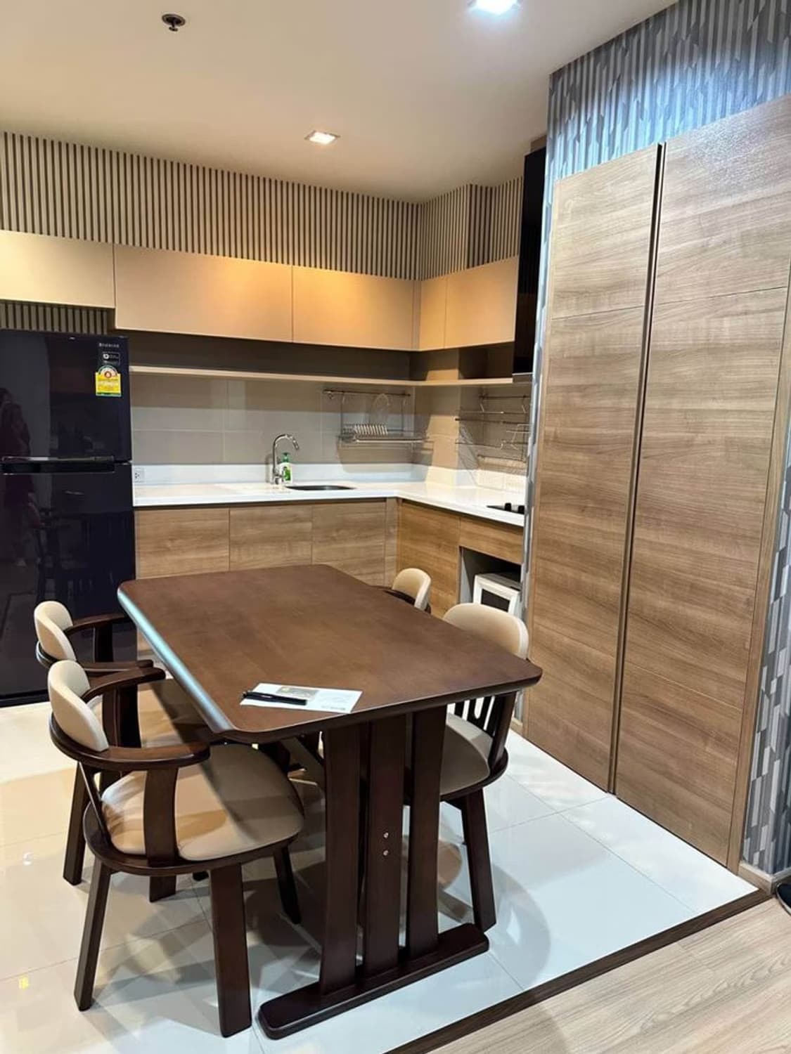 2 Bed Condo for Sale in Phaya Thai - Image 3