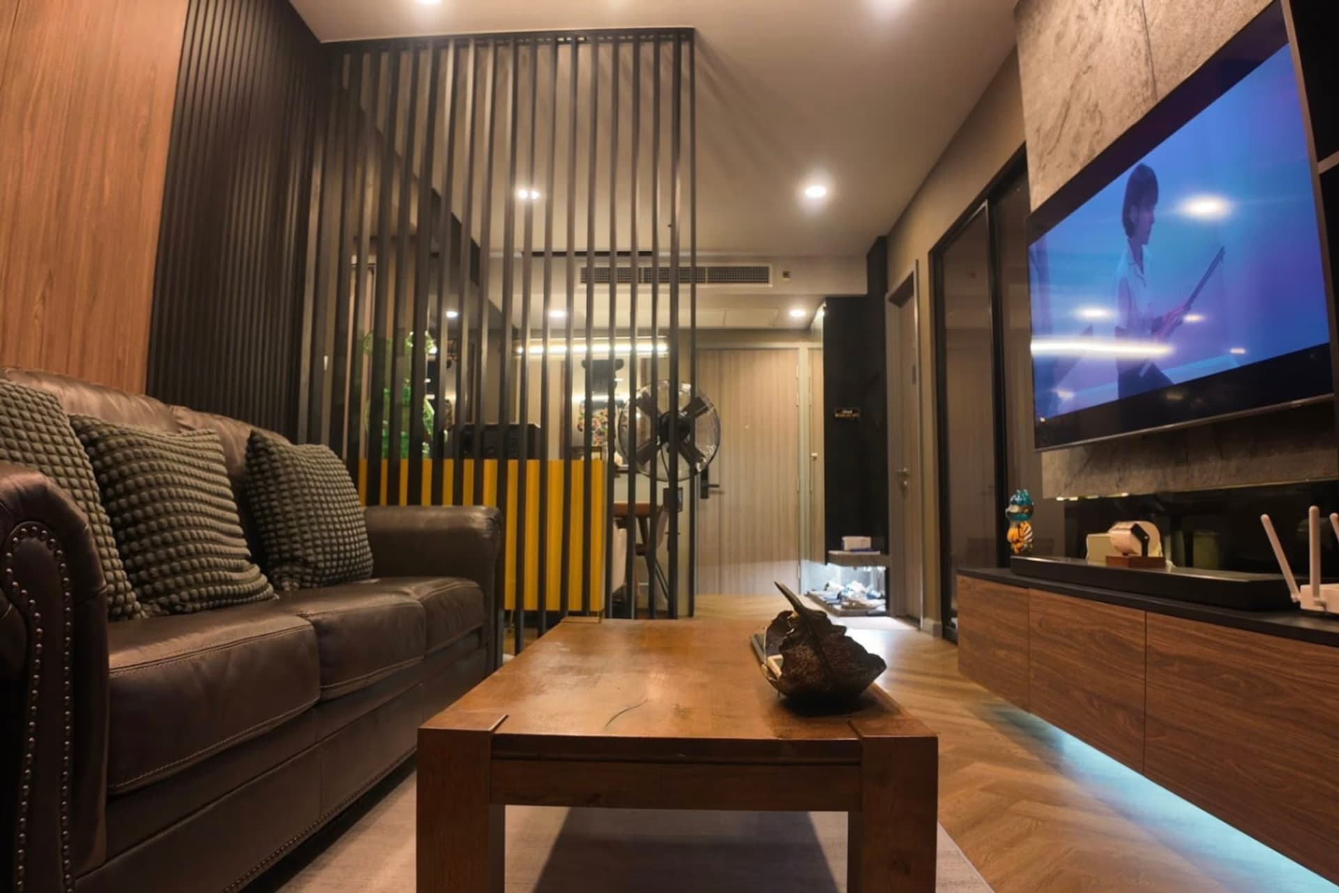 2 Bed Condo for Rent and Sale in Khlong San - Image 3