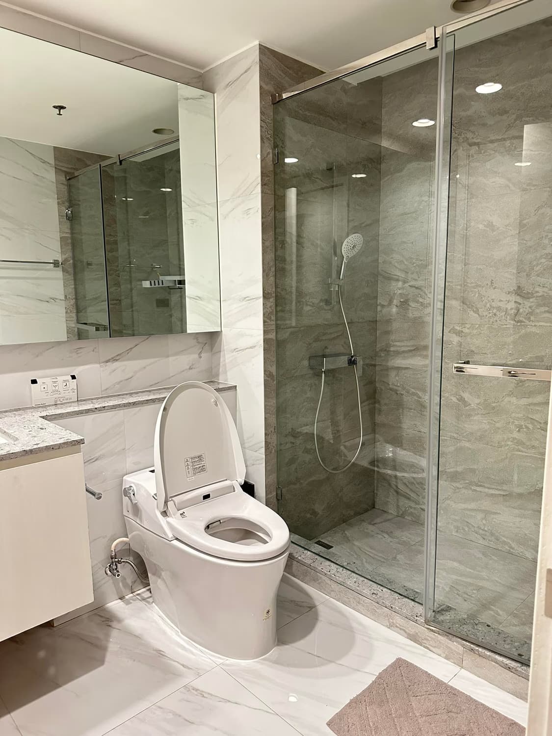 3 Bed Condo for Rent  Near Ekkamai BTS - Image 4