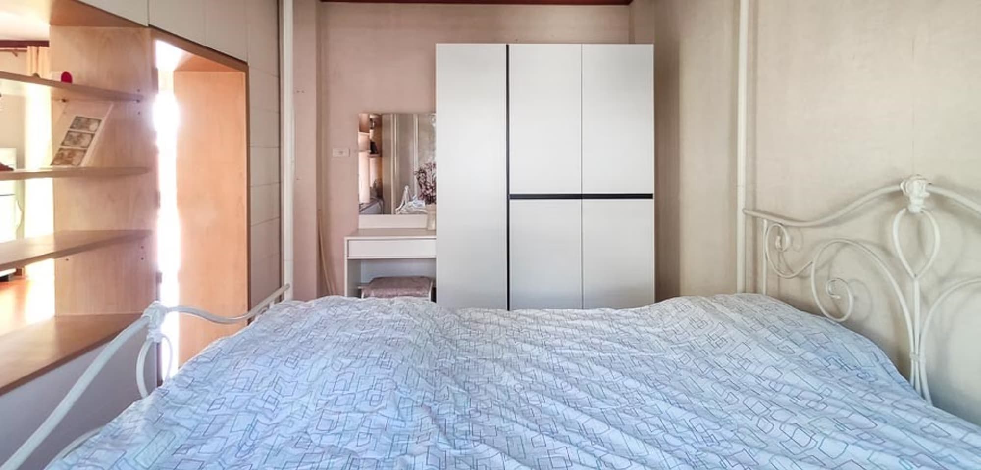 7 Bedroom House - Image 5