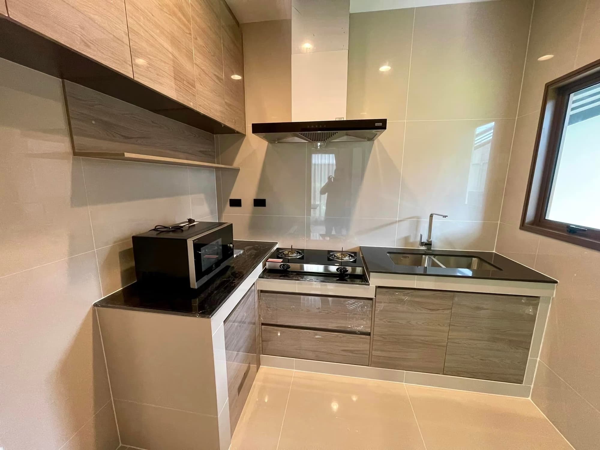 4 Bed House for Rent in Bang Kapi - Image 4