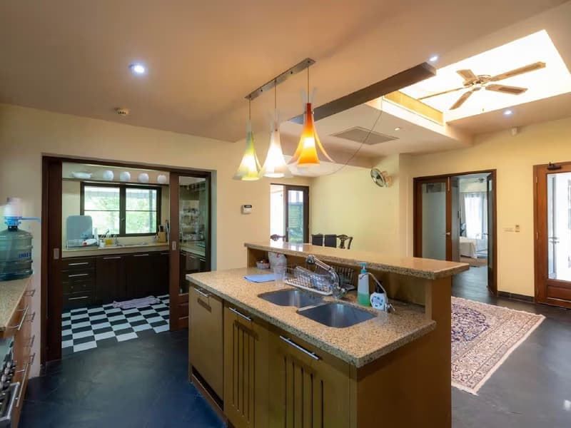 6 Bed House for Sale in Hang Dong District