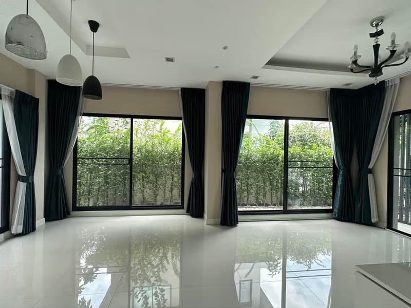 House for Sale in PrawetPrawet.