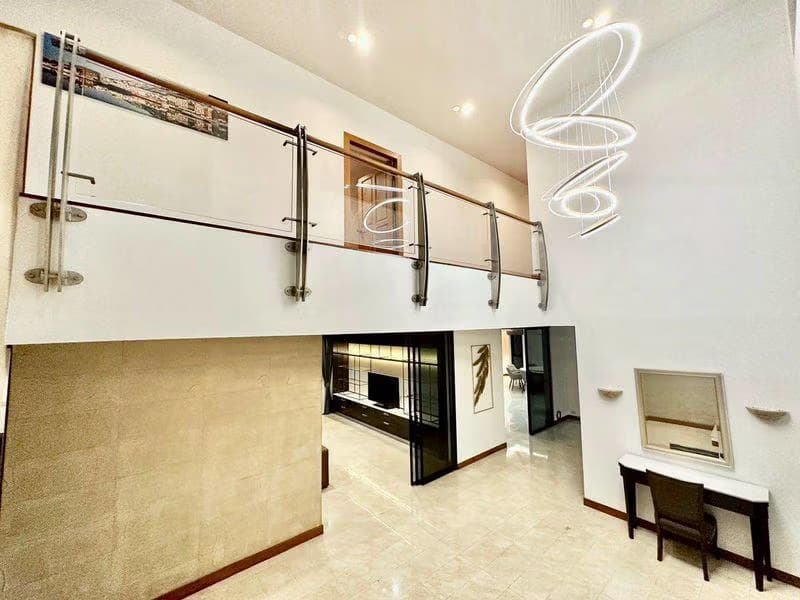 5 Bed House for Rent in Din Daeng