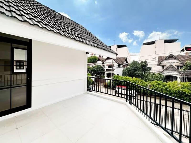 3 Bed House for Rent in Bang Na