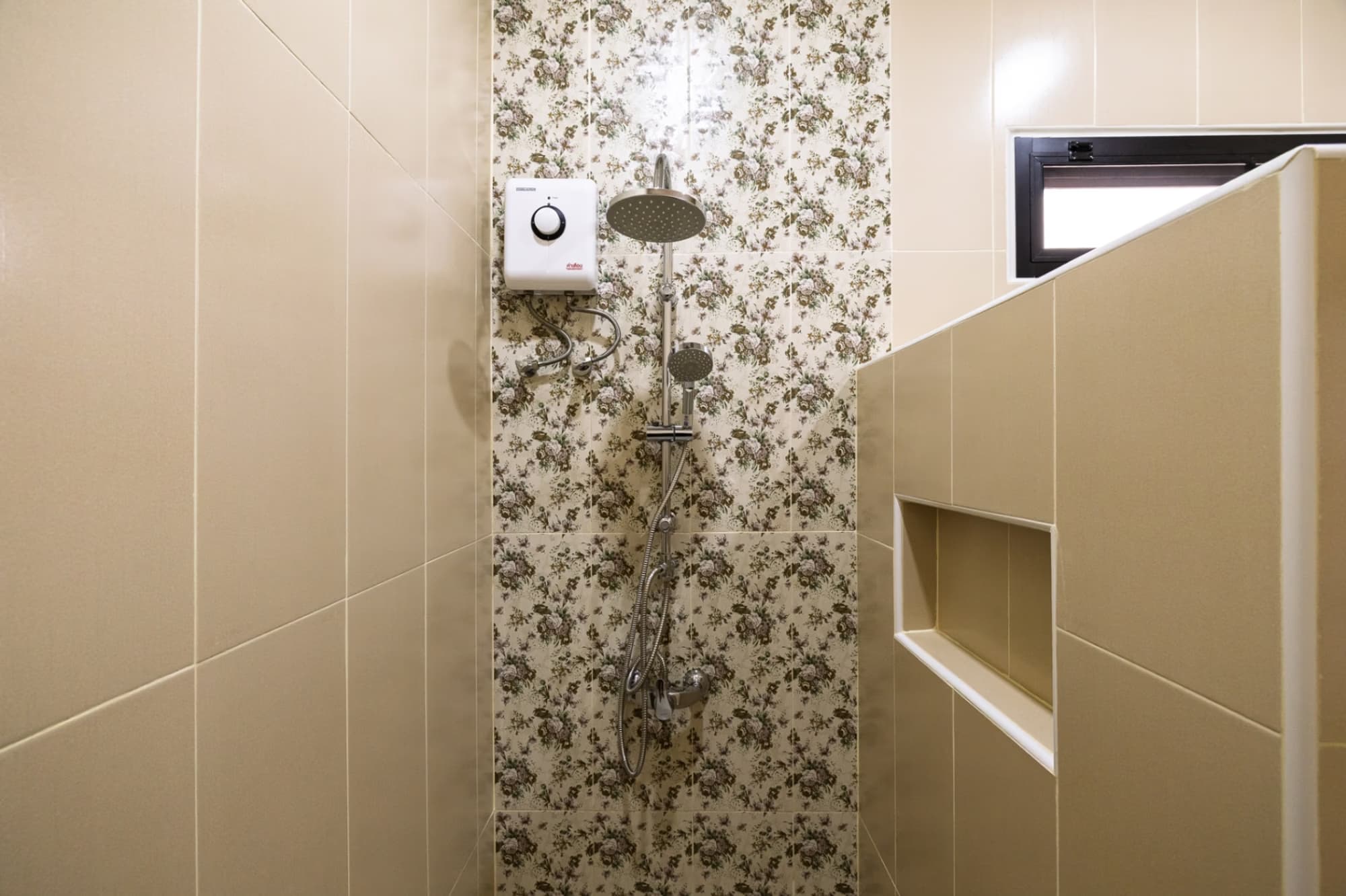 5 Bed House for Sale in Saraphi District - Image 28
