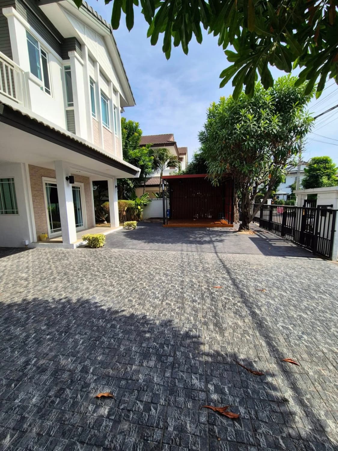 4 Bed House for Rent in Mueang Chiang Mai - Image 2