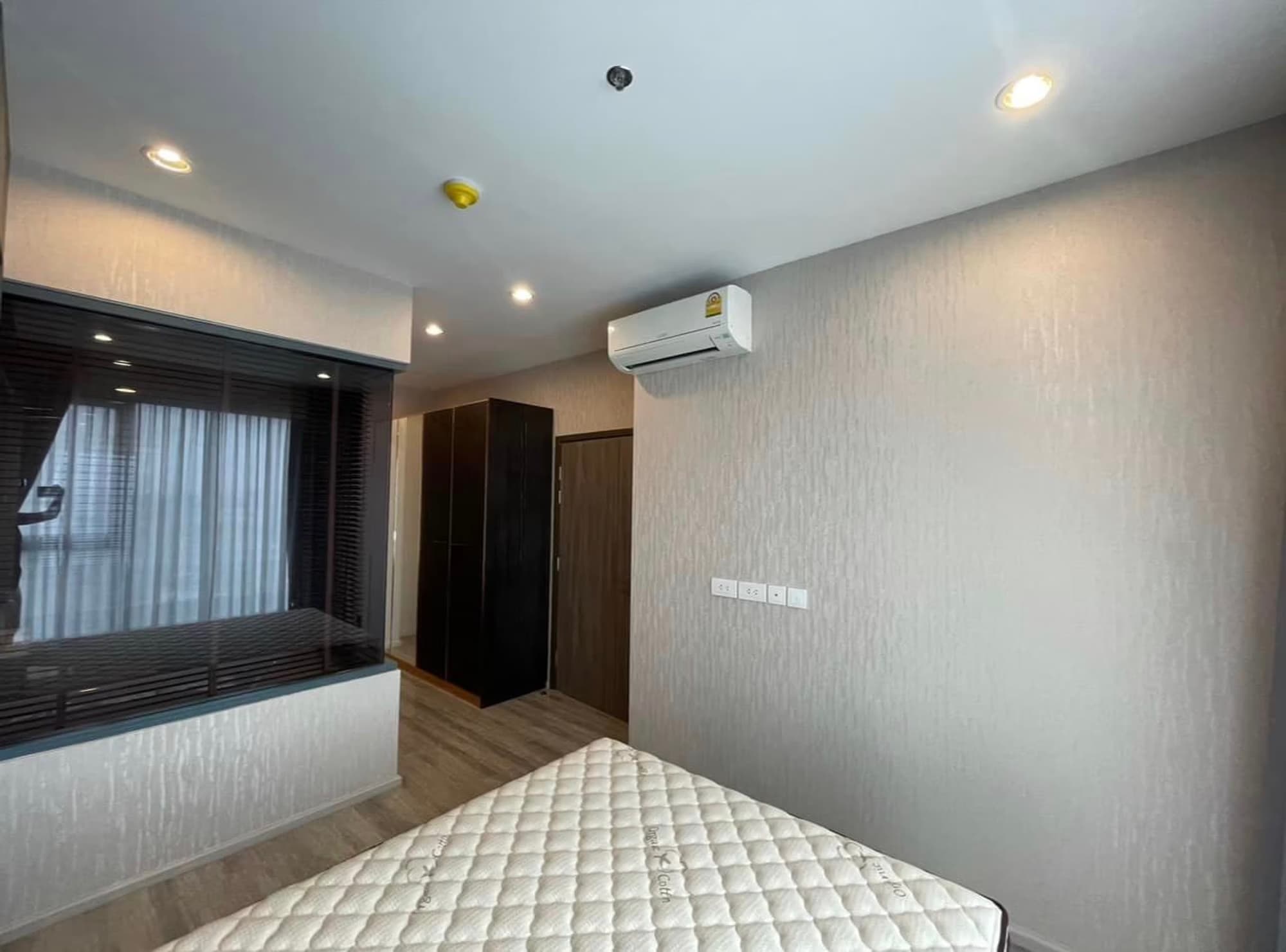 1 Bedroom Condo - Image 1