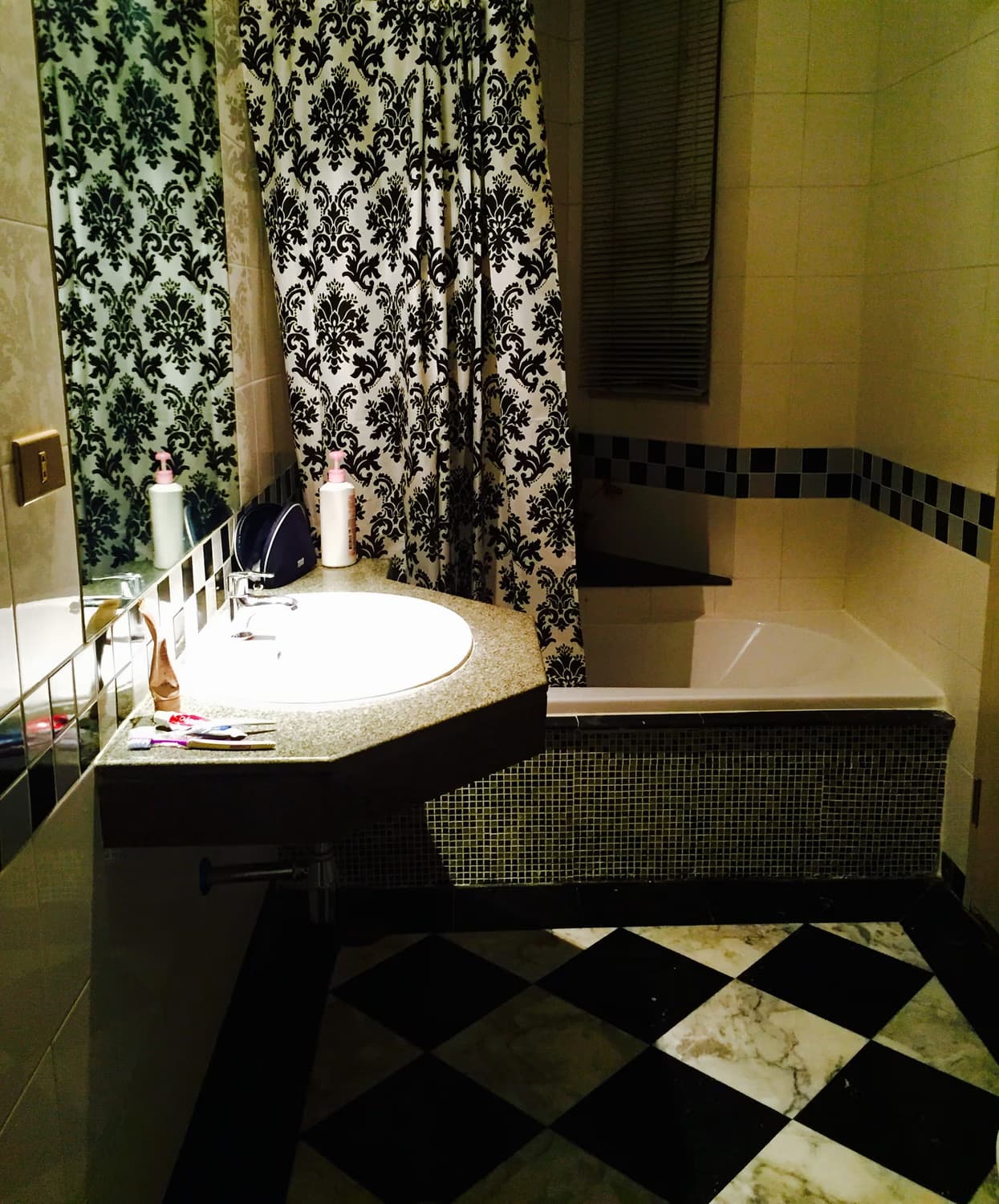 2 Bed Condo for Rent and Sale  Near Phaya Thai BTS - Image 4