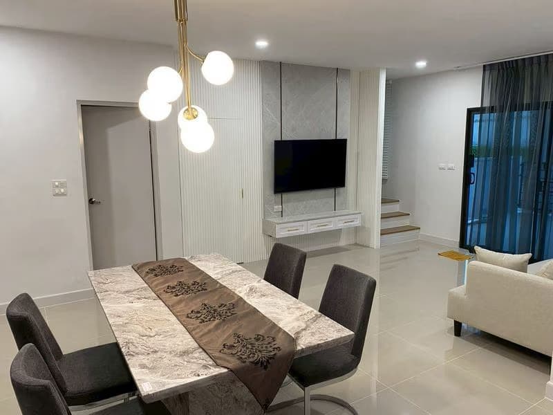 3 Bed Townhouse for Rent in Bang Phli