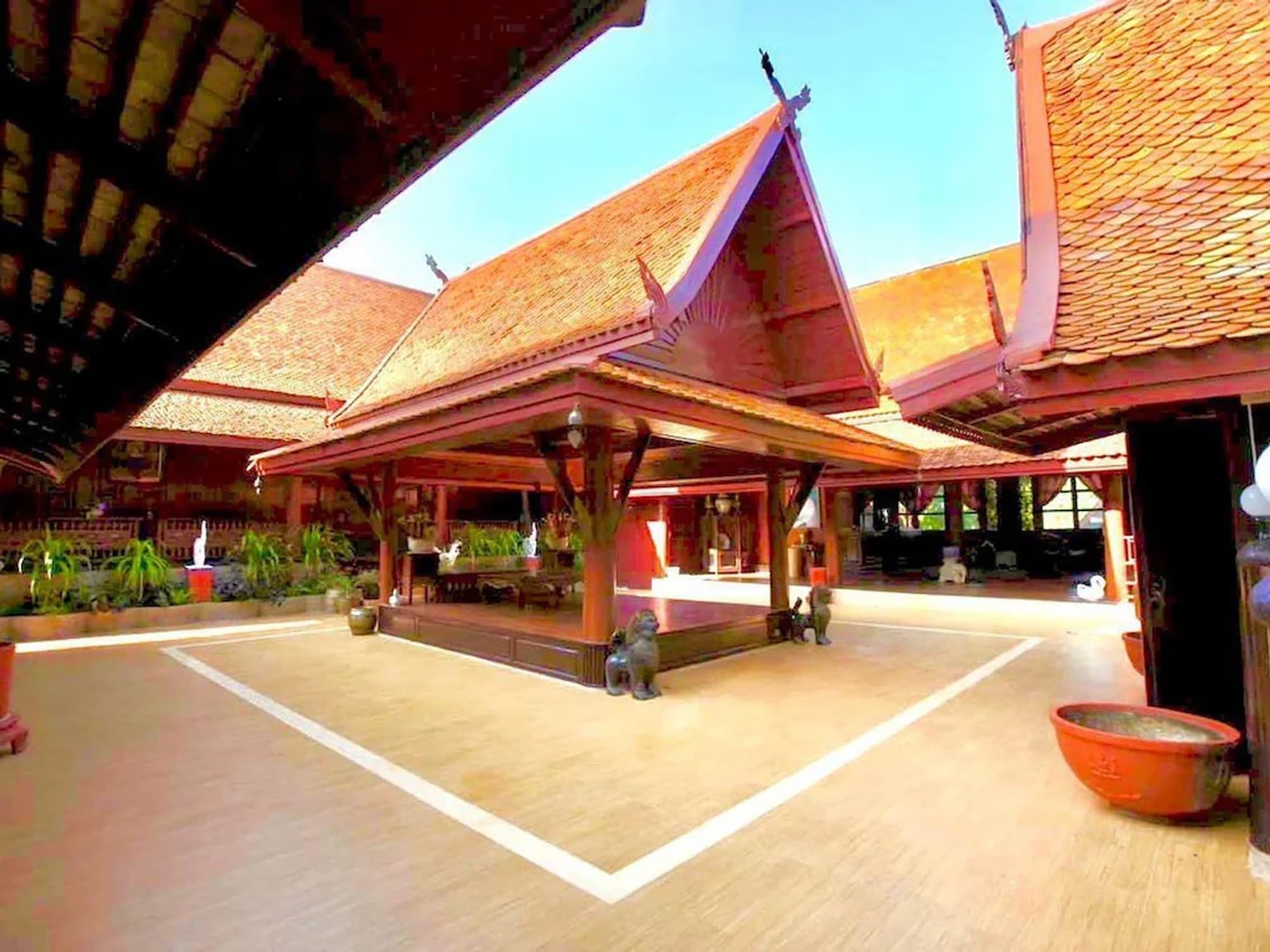 4 Bed House for Rent in San Kamphaeng District - Image 4