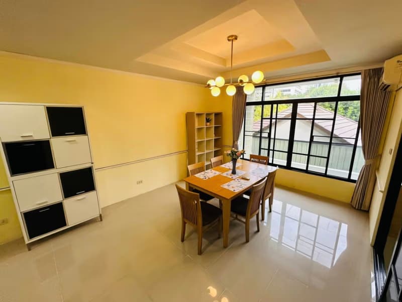 4 Bed Townhouse for Rent in Watthana