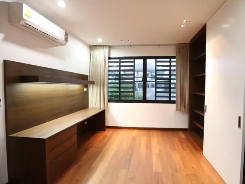  House for Rent in Khlong Toei.