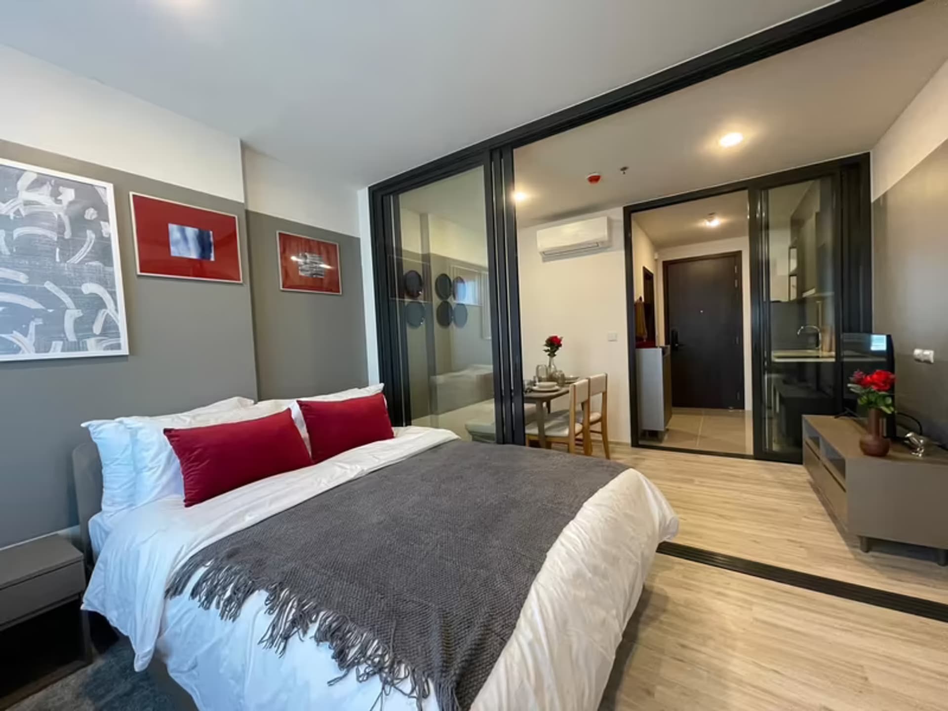 1 Bedroom Condo - Image 1
