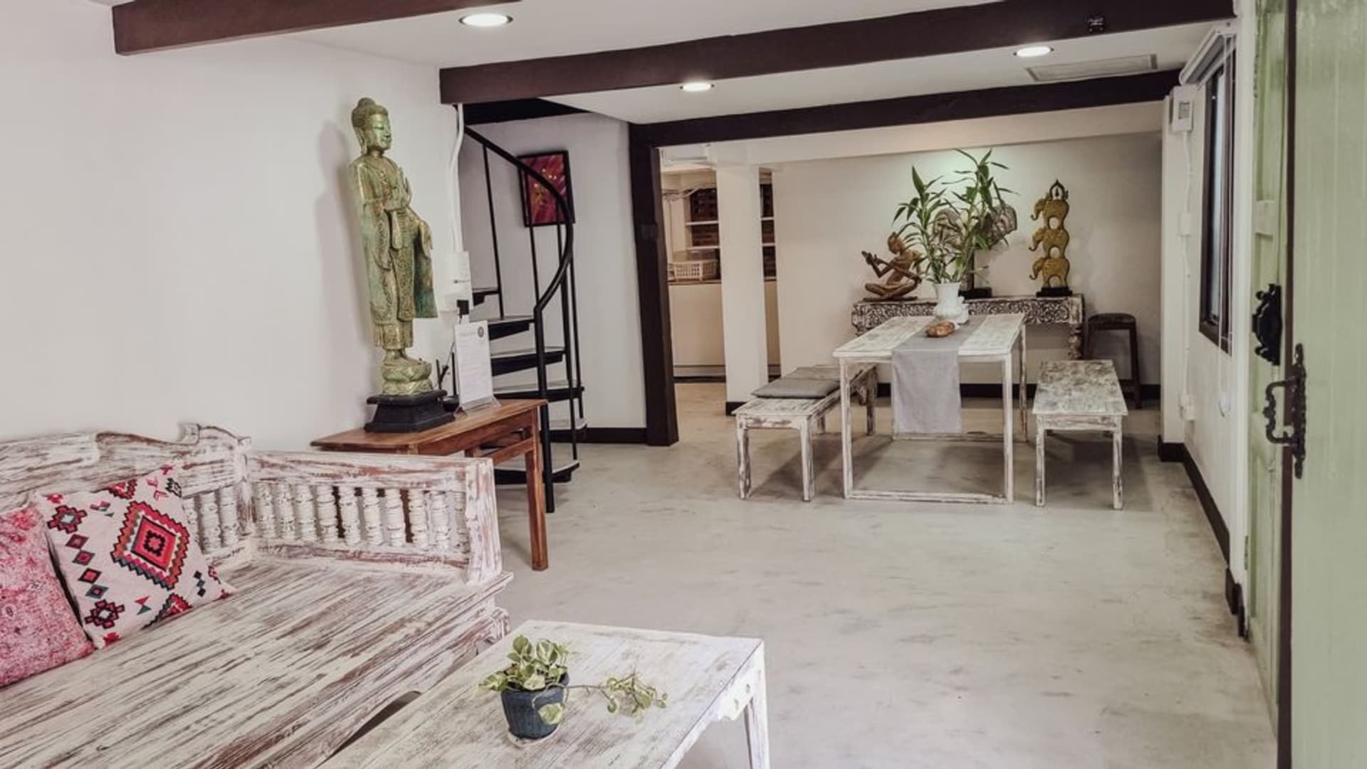 6 Bed House for Rent and Sale in Mueang Chiang Mai - Image 20