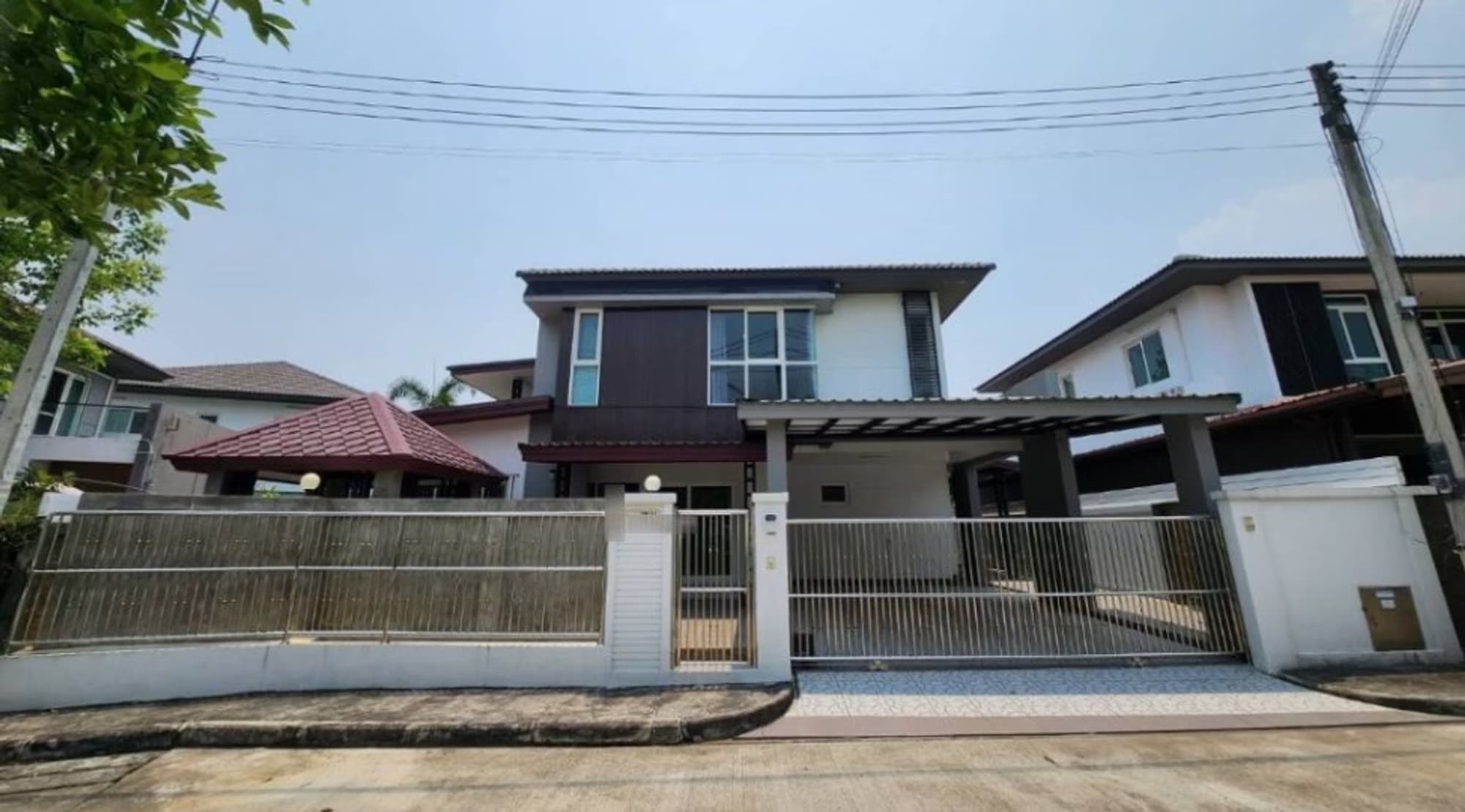 4 Bed House for Rent in Mueang Chiang Mai - Image 1