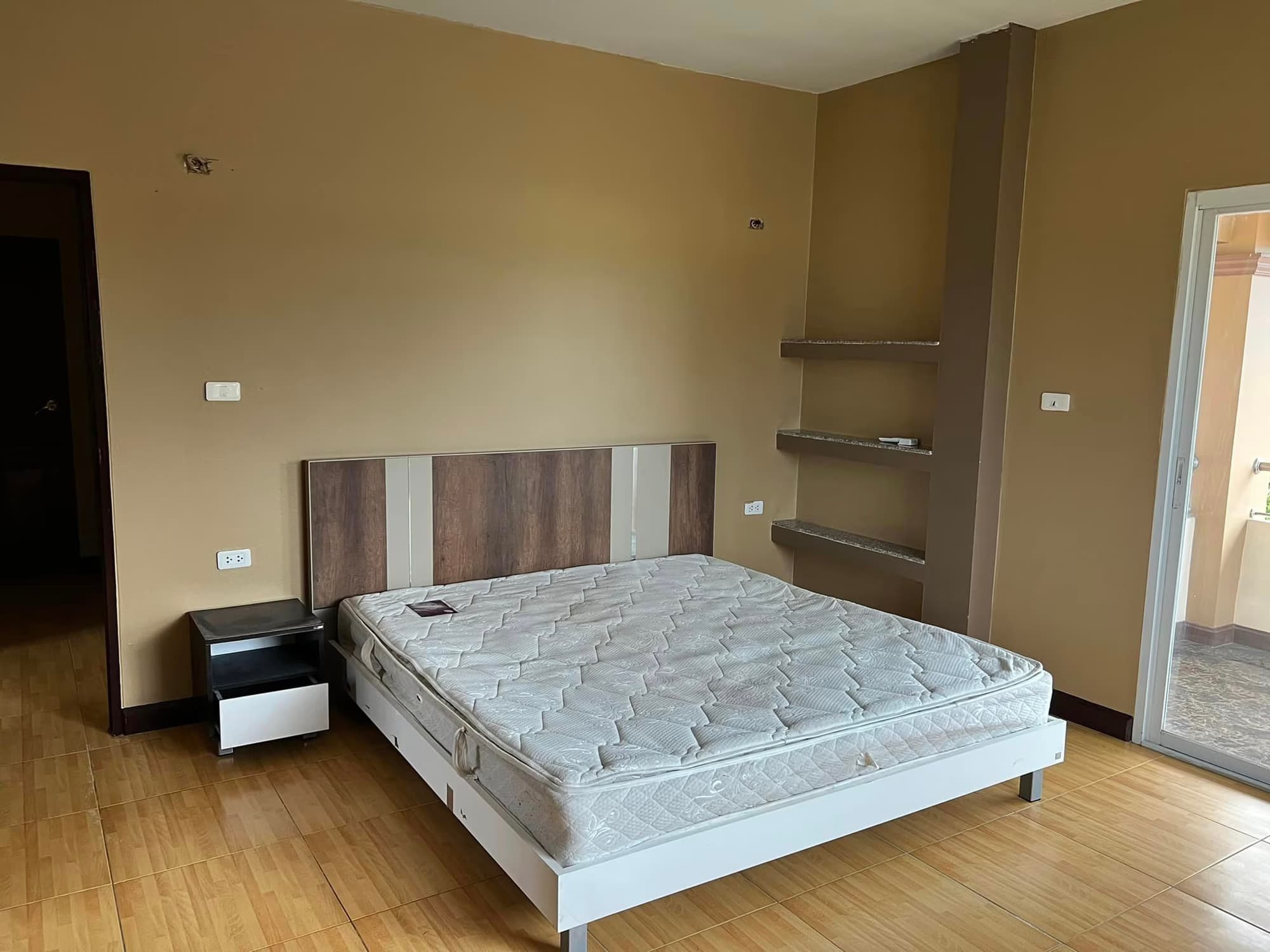 4 Bed House for Sale in Hang Dong - Image 8