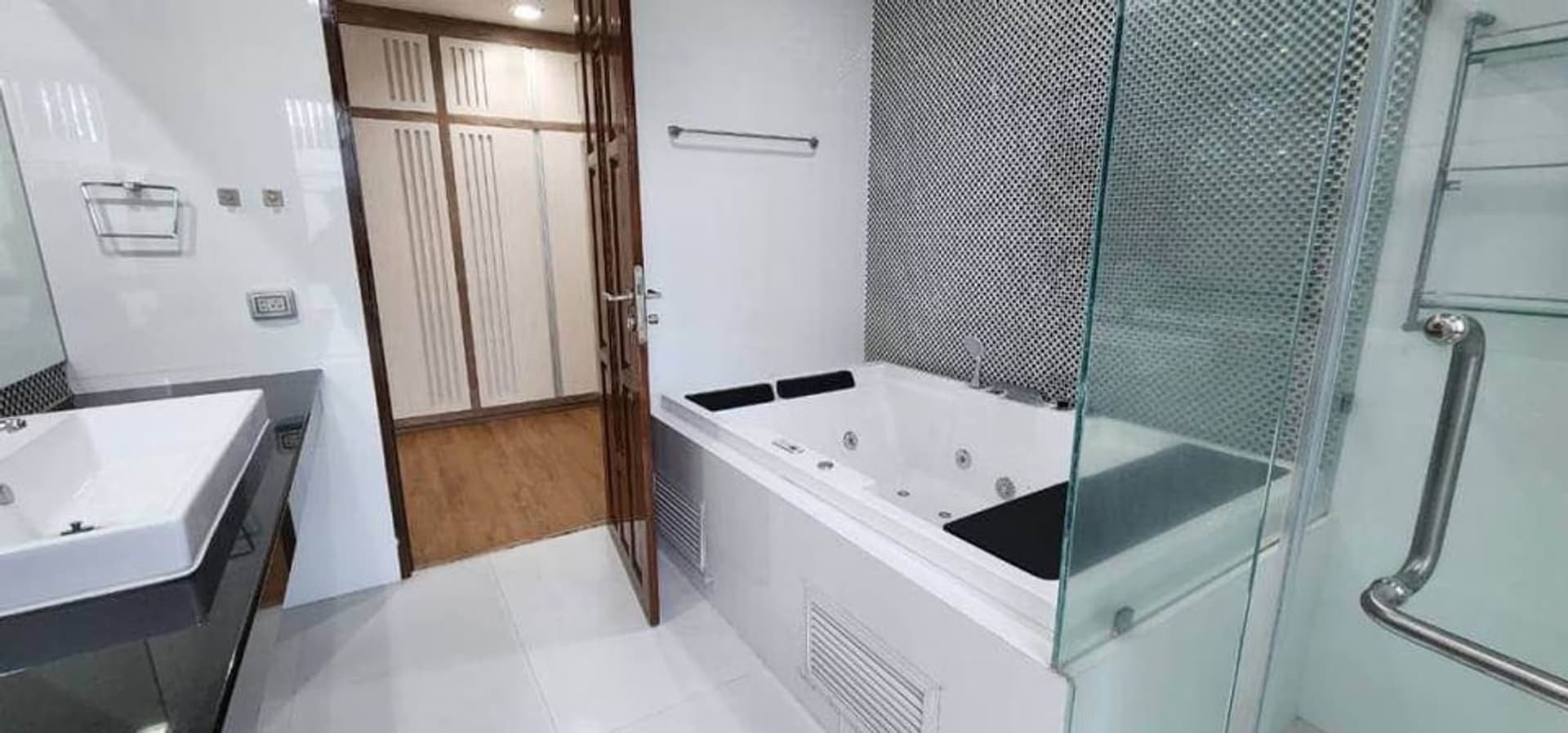 3 Bedroom House - Image 13