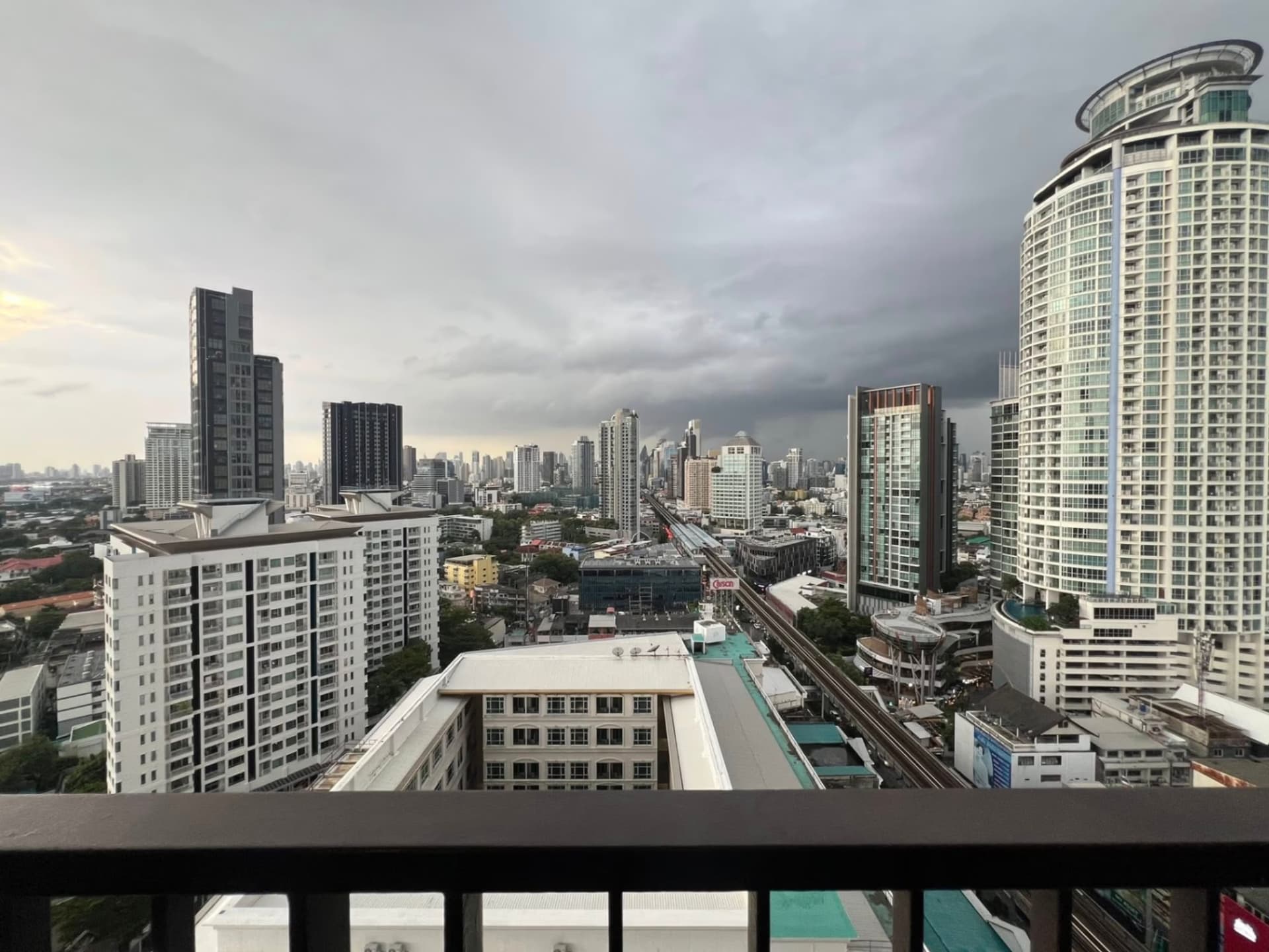 1 ห้องนอน คอนโด สำหรับ ขาย ใน Khlong Toei - Image 5