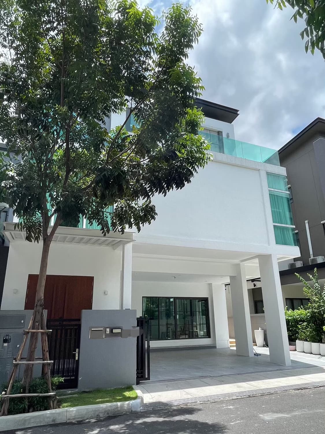 House for Rent in Phra Khanong. - Image 1