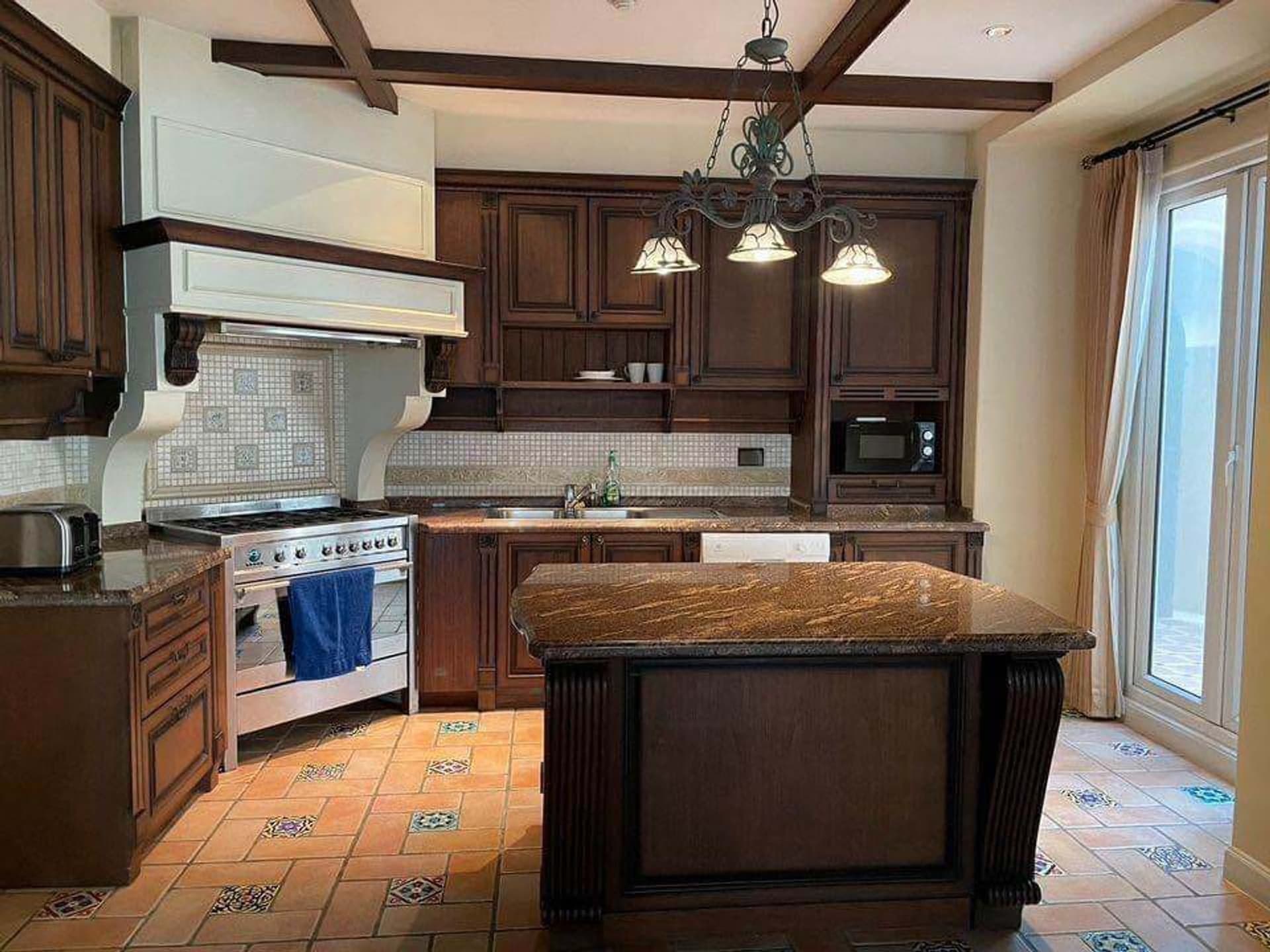 5 Bedroom House - Image 4