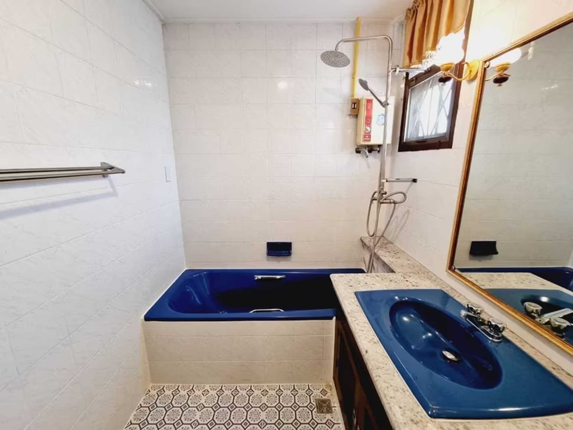 5 Bedroom House - Image 21
