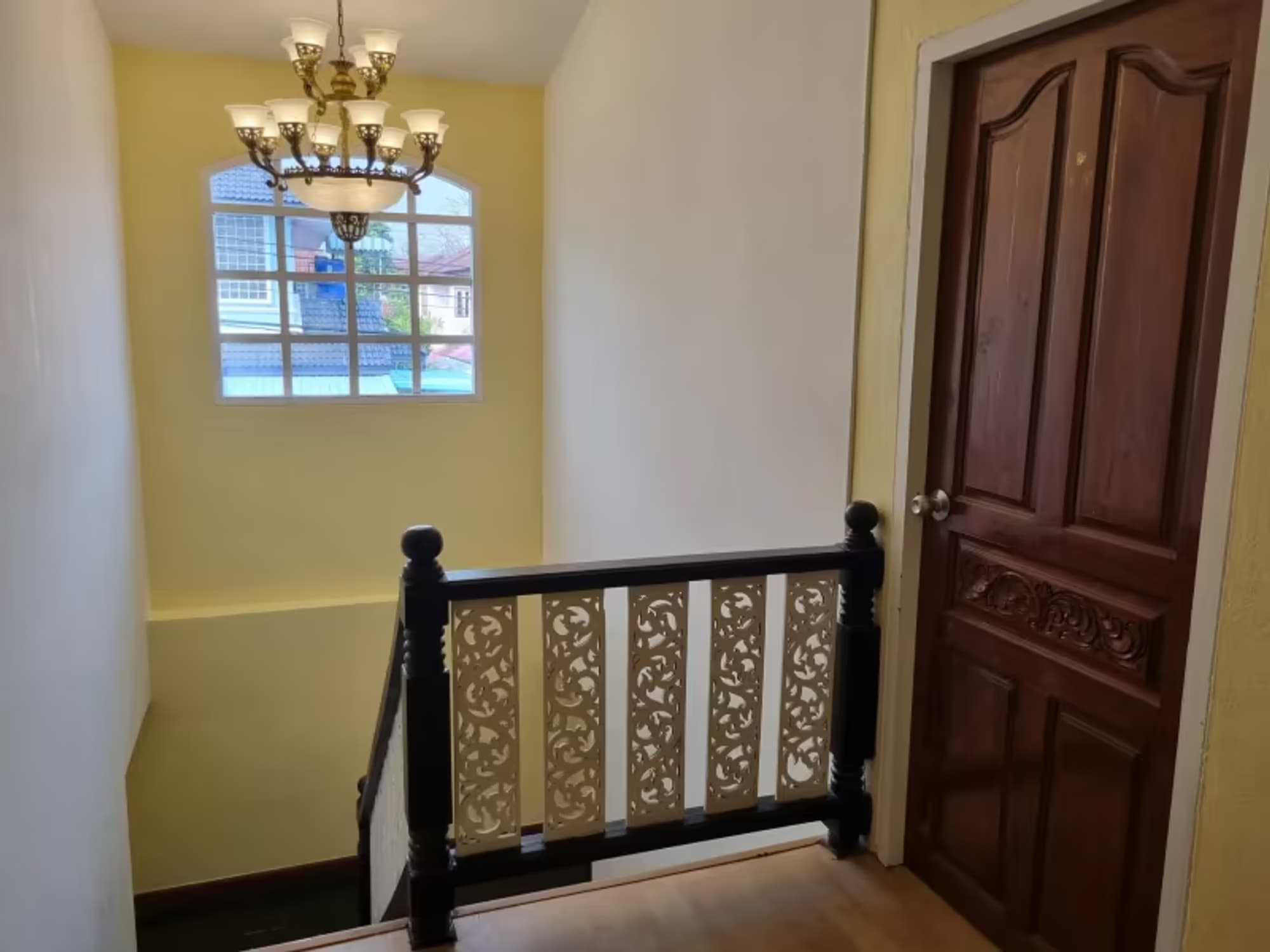 8 Bedroom House - Image 3
