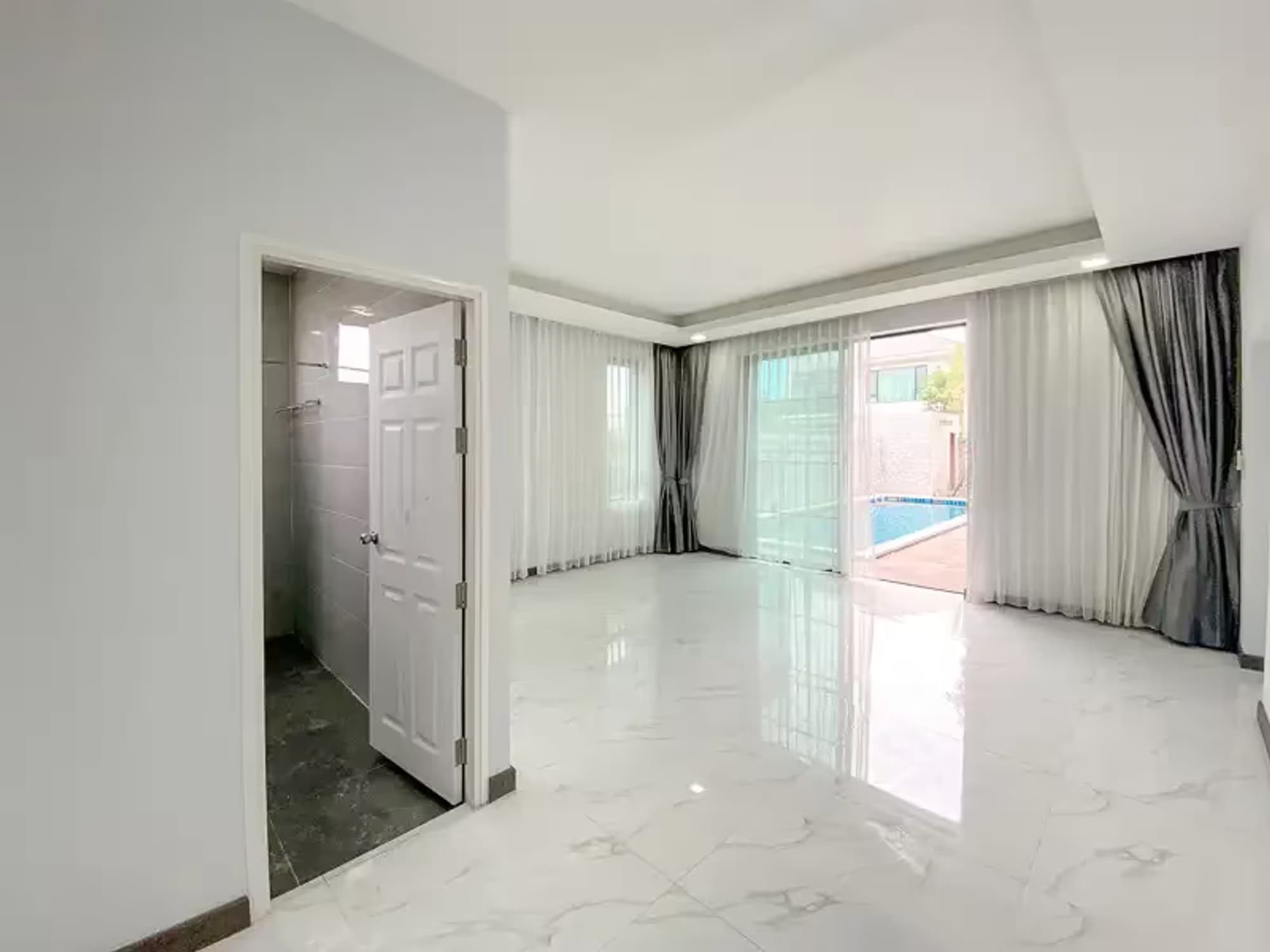 5 Bedroom House - Image 18