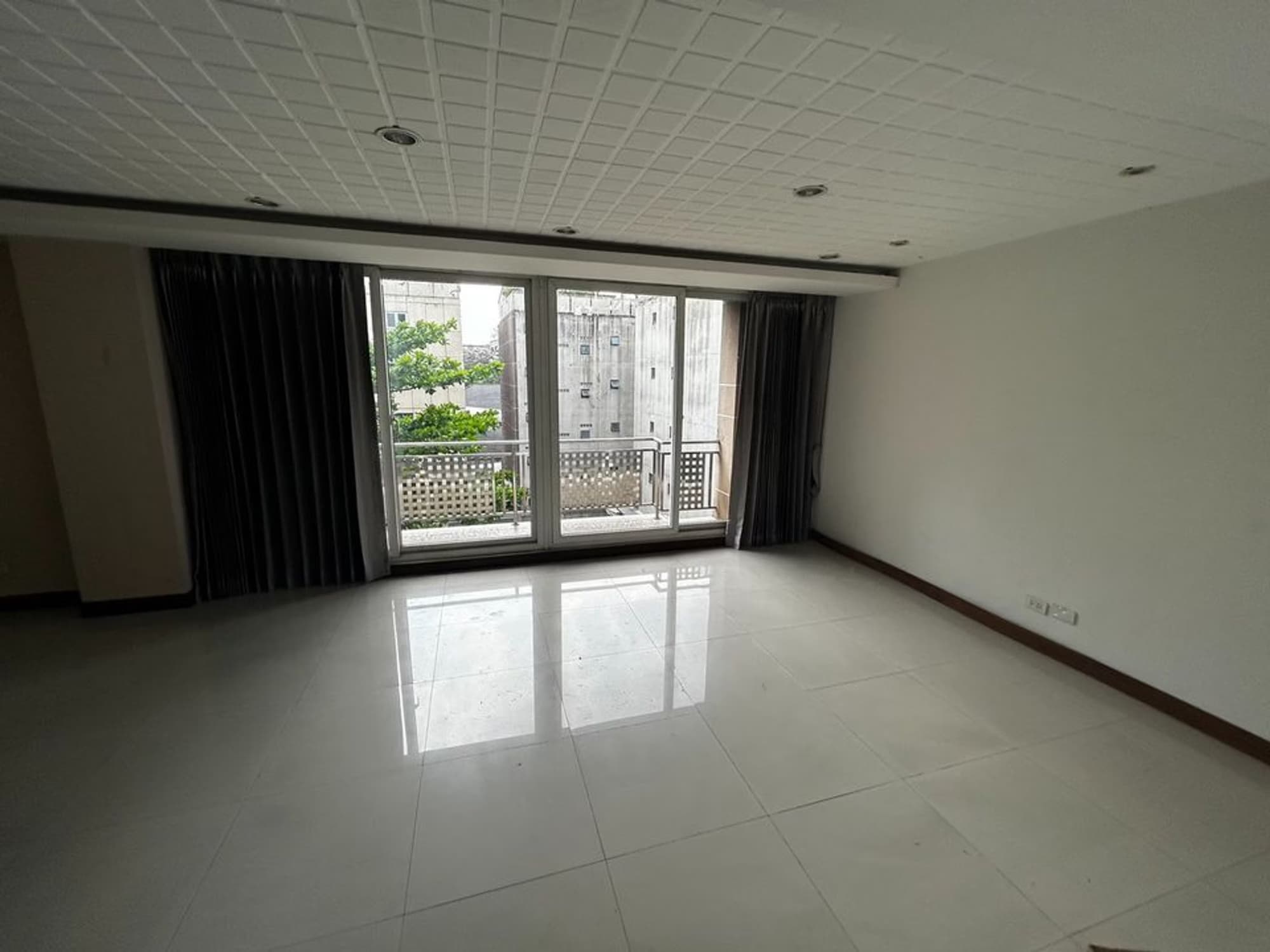 Commercial for Rent in Huai Khwang  - Image 3