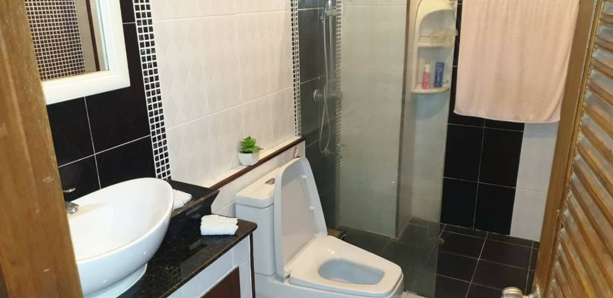 4 Bed House for Sale in San Kamphaeng - Image 9