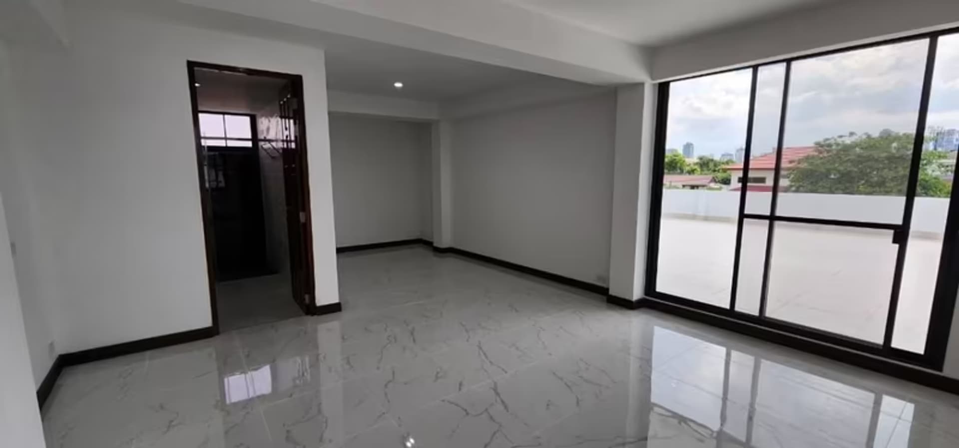 5 Bedroom Home office for rent  - Image 5
