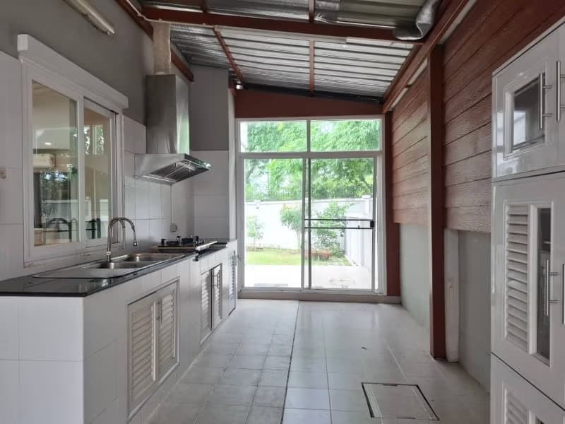 4 Bed House for Rent in Saraphi