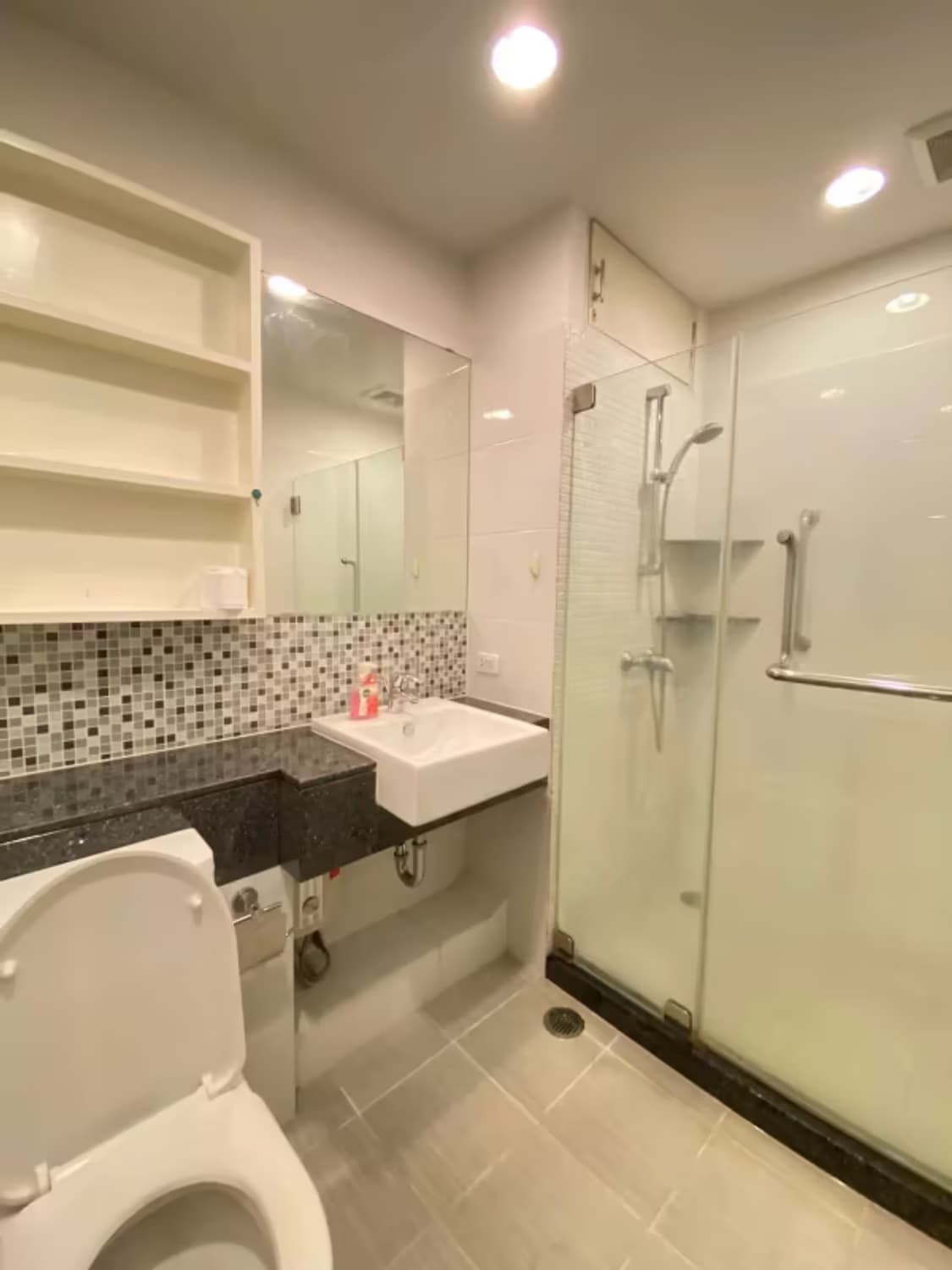 Studio for Rent in Khlong Toei - Image 11