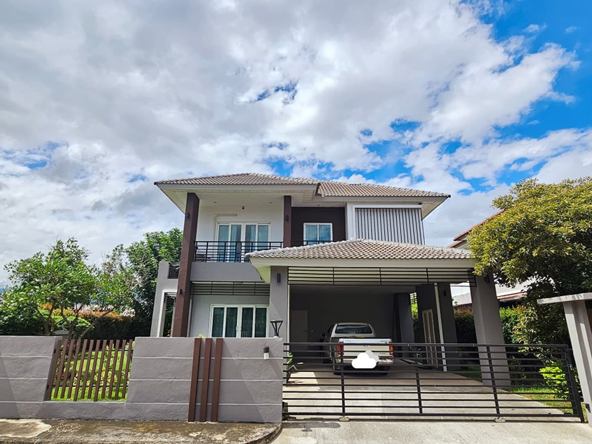 4 Bed House for Rent and Sale in Hang Dong - Image 1