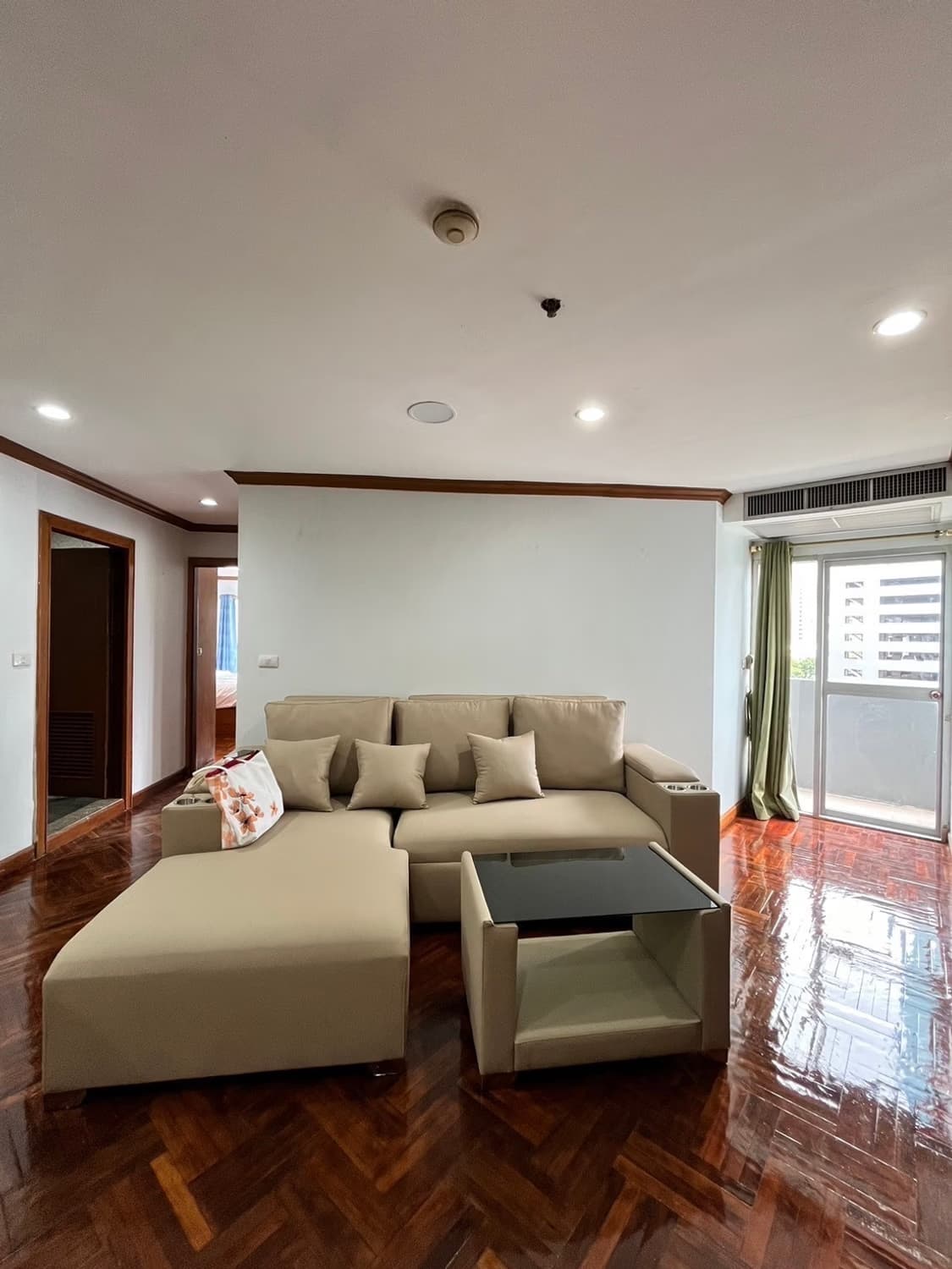 2 Bed Condo for Rent in Ratchathewi - Image 1