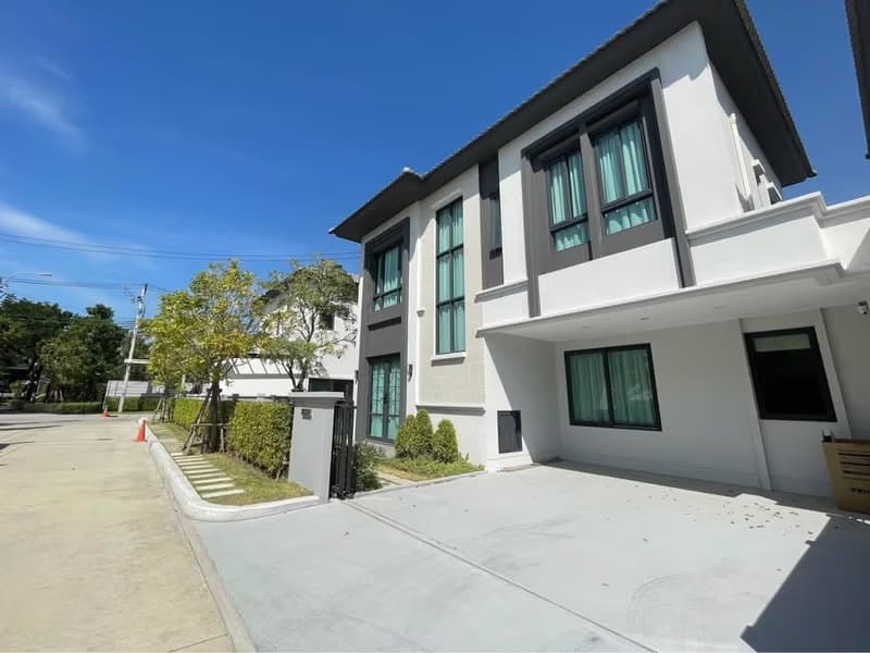 3 Bed House for Rent in Bang Phli